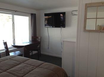 South Arm Retreats 2*